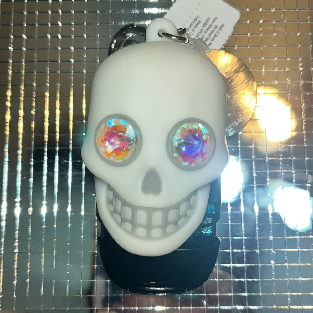 #614-NWT Bath & Body Works Light-Up Skull PocketBac Holder